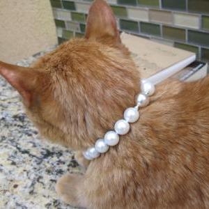 White Pearl Cat Collar, Hand Knotted Cat Jewelry..